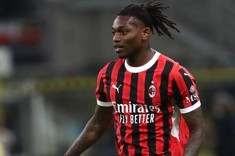 تقارير حصرية: ليفربول وبايرن ميونيخ يستهدفان ضم لياو من ميلان